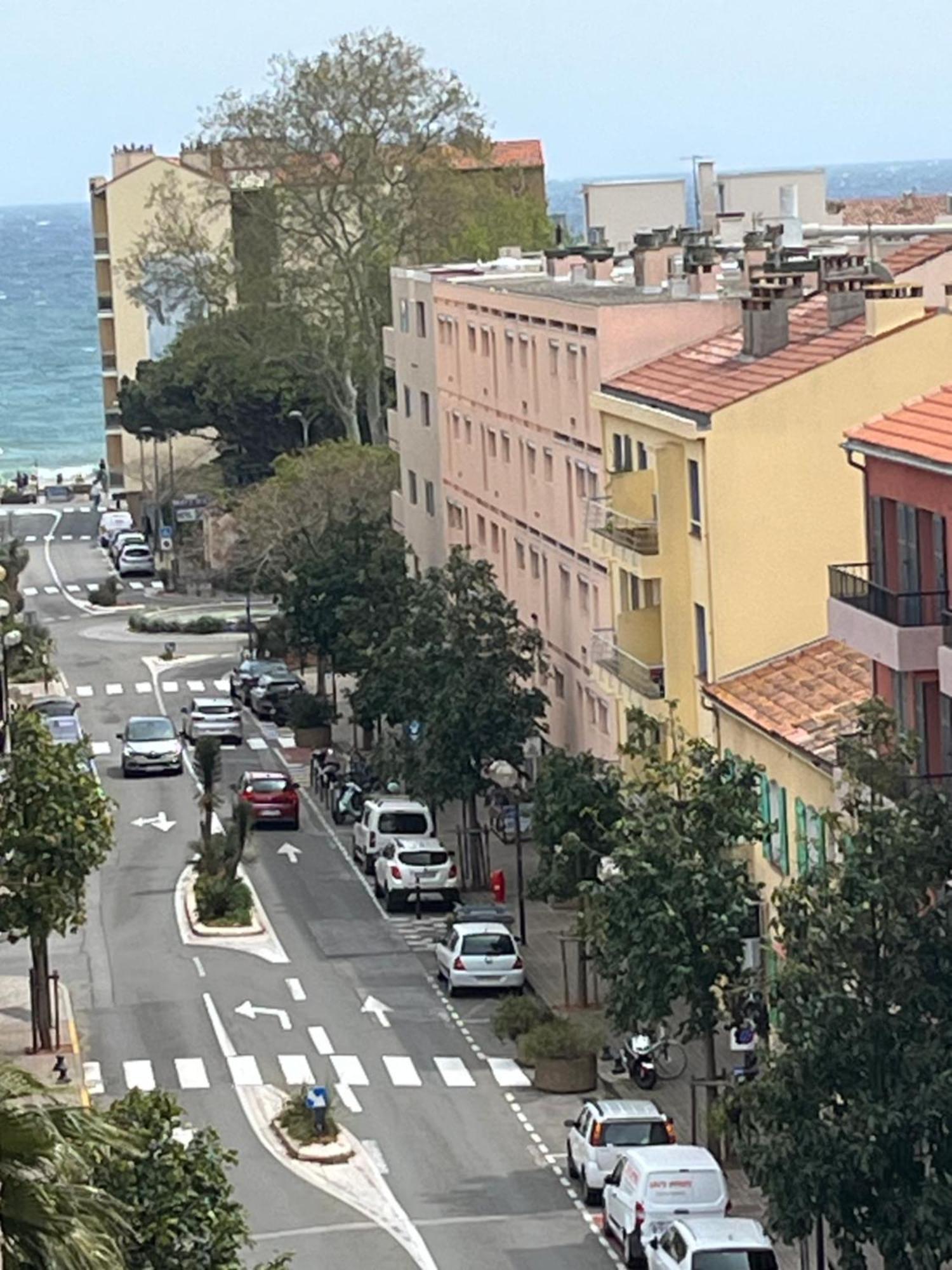 Joli Apartemo O Centro Le Lavandou Εξωτερικό φωτογραφία